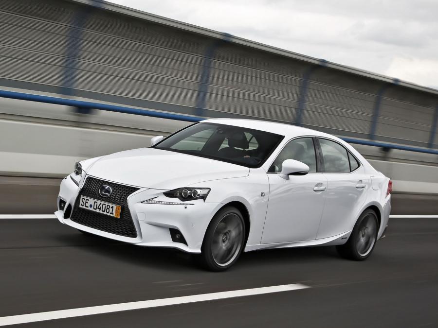  Lexus IS300h F-Sport 2013 года  (EU) (фото 8 из 16)